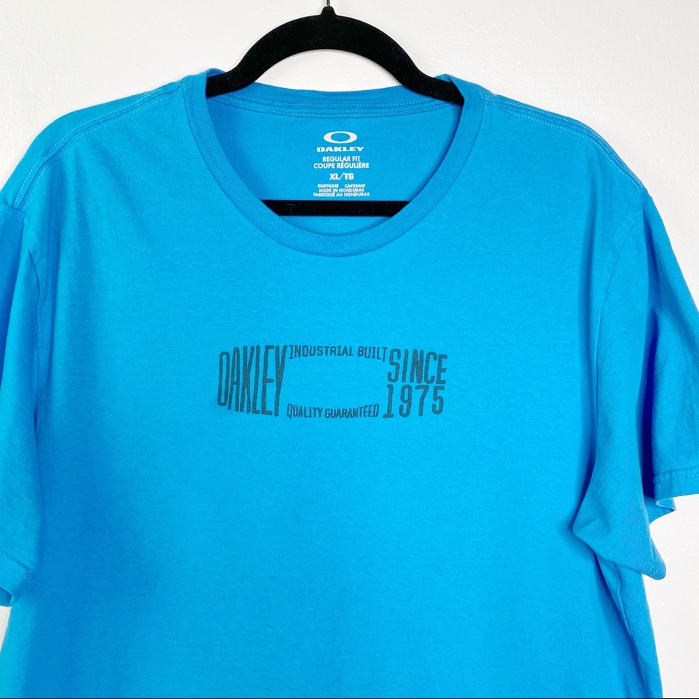 Men’s Oakley tshirt - Picture 2 of 4